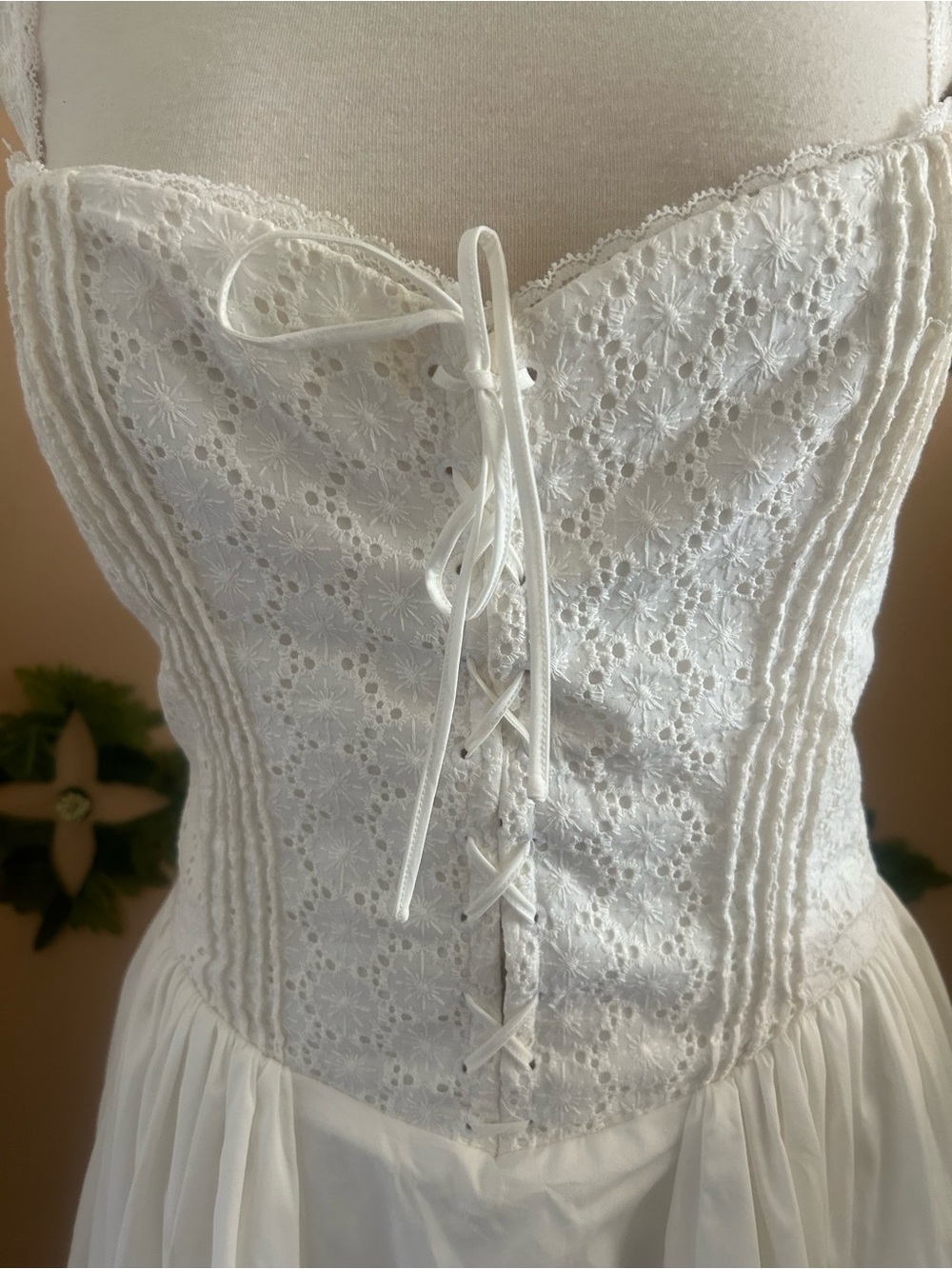 White Lace-Up Bodice Maxi Dress - Picture 4 of 7